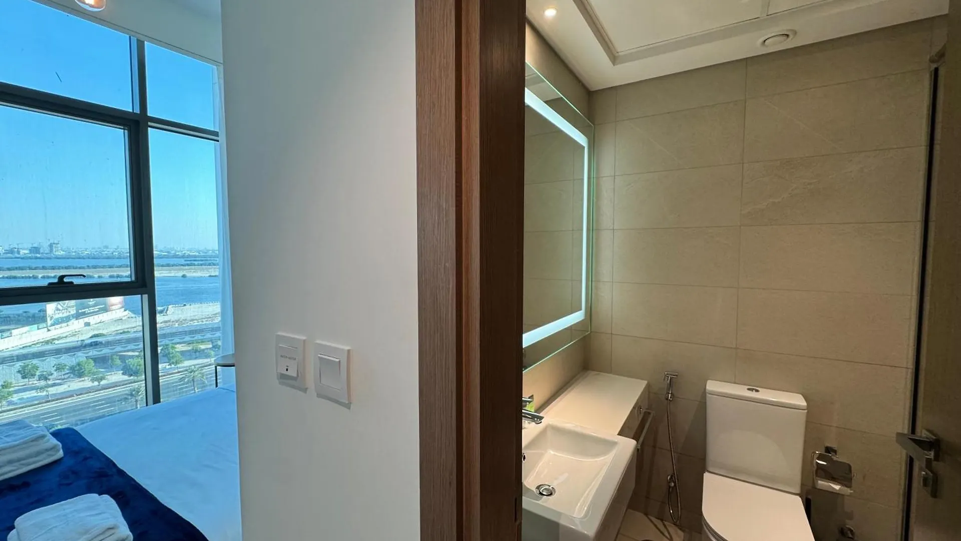 Ashri Luxurious Apartment With Breathtaking Views In Azizi Creek Views, Fawad Dubai Birleşik Arap Emirlikleri