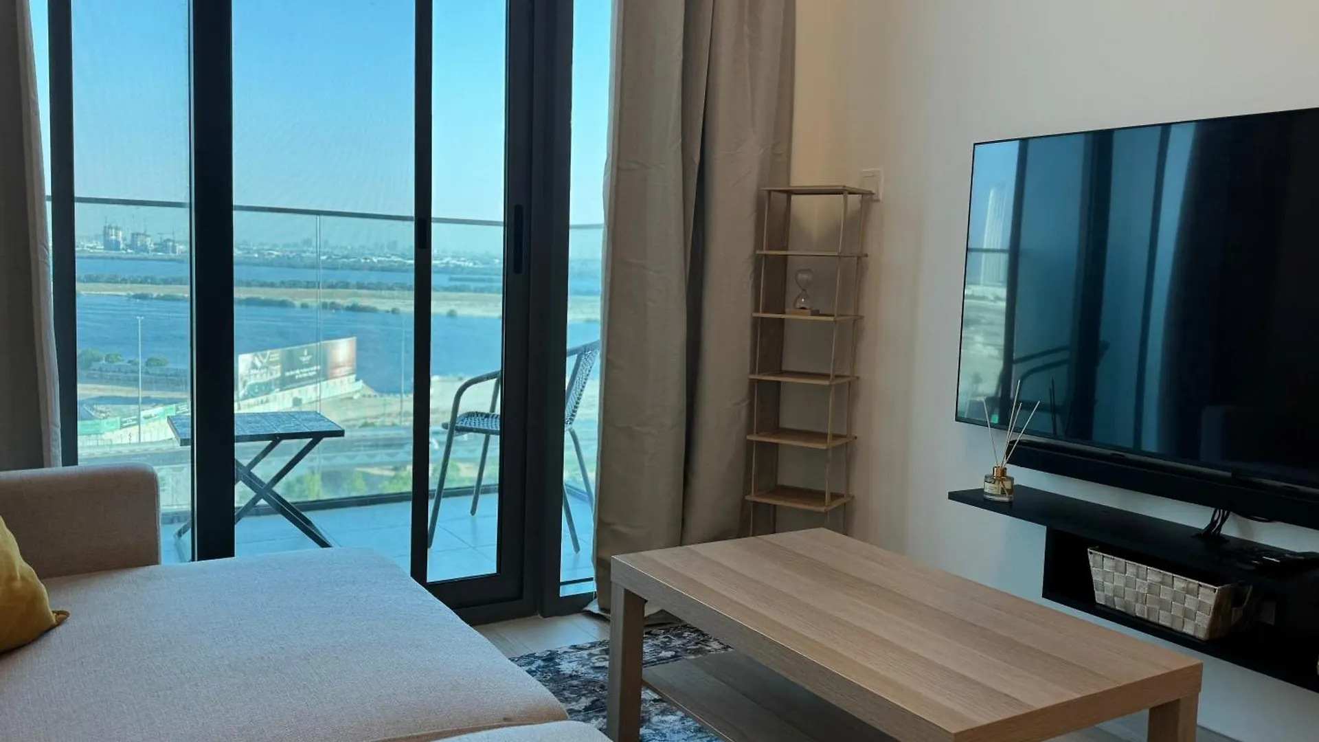Ashri Luxurious Apartment With Breathtaking Views In Azizi Creek Views, Fawad Dubai Birleşik Arap Emirlikleri