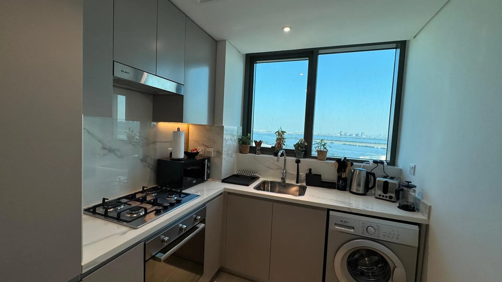 Ashri Luxurious Apartment With Breathtaking Views In Azizi Creek Views, Fawad Dubai